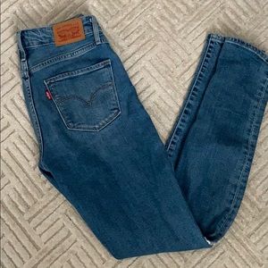 Levi’s high rise skinny jeans in mid wash